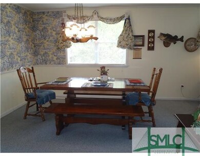 Dining Room. The large table is perfect for 2 or f
