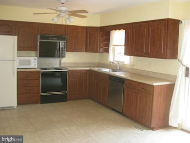 21 Carriage Walk Ct, Parkville, MD 21234 - photo 4