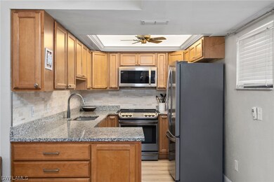 12471 Mcgregor Blvd unit 27, Fort Myers, FL 33919 - photo 3