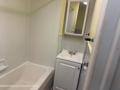 629 Maple St, Scranton, PA 18505 - photo 5