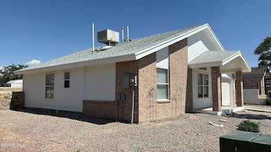 160 Barrel Cactus Dr, Horizon City, TX 79928 - photo 3