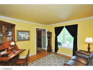Living Room - Large window to appreciate the view,