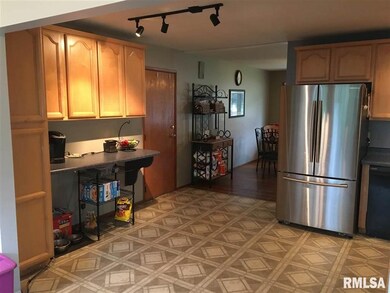 3111 Woodmayr Dr, Bettendorf, IA 52722 - photo 4