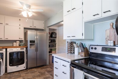 615 SW Alder St, Grants Pass, OR 97526 - photo 3