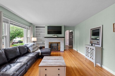 8 Silversmith Ln, Schenectady, NY 12306 - photo 5