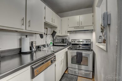 4904 Chalet Dr, Cincinnati, OH 45217 - photo 4