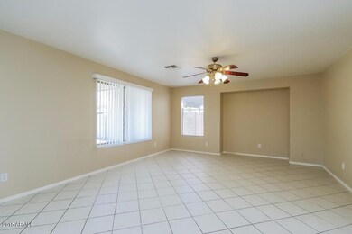 005-Family_Room-2228367-small