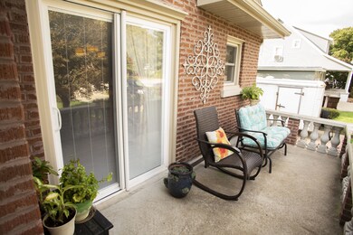 Cozy Front Porch Great place to sit and chill!