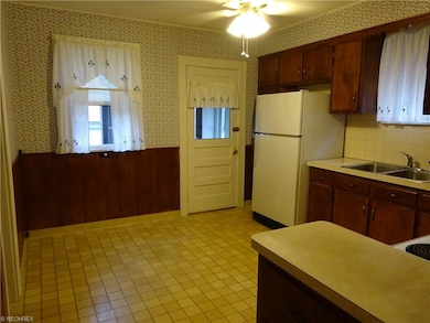 3331 Altamont Ave, Cleveland, OH 44118 - photo 6