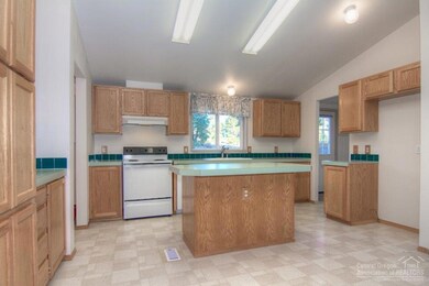 19083 Pumice Butte Rd, Bend, OR 97702 - photo 5