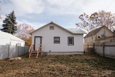 717 NW 2nd St, Ontario, OR 97914 - photo 3