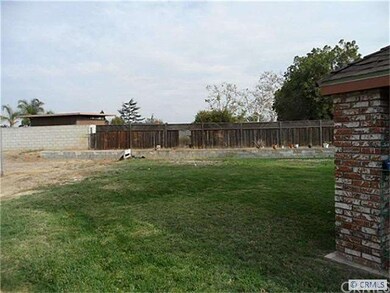 Huge fenced yard