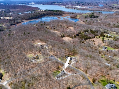 The house is just a mile and a half from the Hadlyme Ferry which carries you to Chester on the other side of the CT River