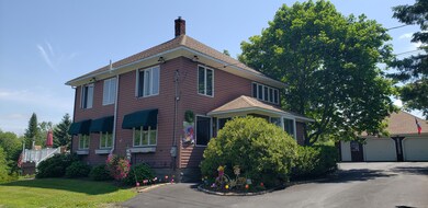 Front drive -entry-garage-deck