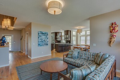 18418 Dunecrest Dr 7 New-large-009-11-Li