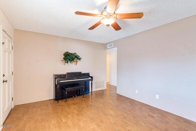 246 W Mclellan Rd, Mesa, AZ 85201 - photo 4