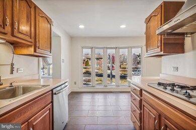 11510 Nevis Dr, Beltsville, MD 20705 - photo 2