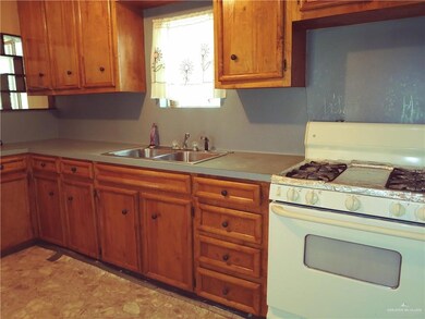 318 S 24th St, Donna, TX 78537 - photo 3