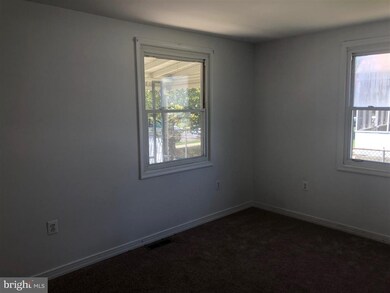 8232 Cornwall Rd, Dundalk, MD 21222 - photo 4