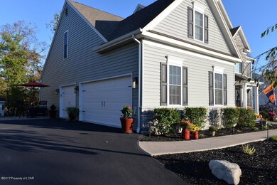 1045 Manor Dr, Mountain Top, PA 18707 - photo 5