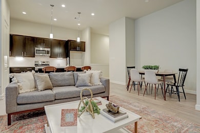 138 Knights Bridge Park Ln, Houston, TX 77018 - photo 6