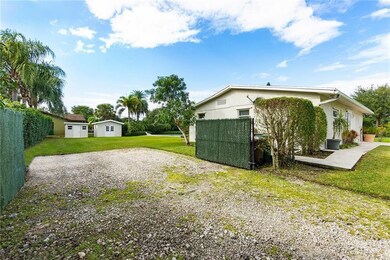 4301 SW 74th Ave, Davie, FL 33314 - photo 4