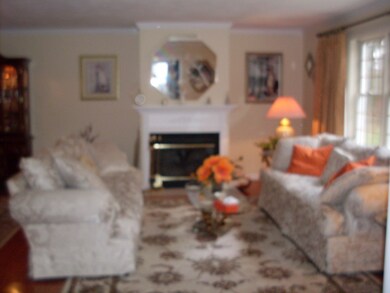 8 Lombardi Cir, Milford, MA 01757 - photo 3