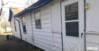1017 Plum St, Harrisburg, IL 62946 - photo 2