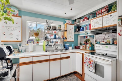 84 Lake Shore Circle Drive