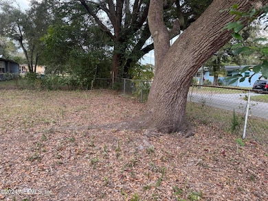 5719 Marlin Ct, Jacksonville, FL 32277 - photo 4