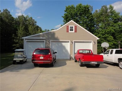 11118 Warwick Dr, Petersburg, VA 23805 - photo 2