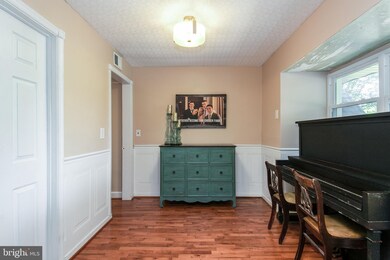 7025 Grove Rd, Alexandria, VA 22306 - photo 7