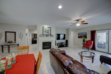 Great room/eat-in