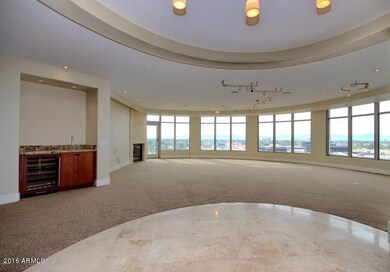 Wet bar, living/dining