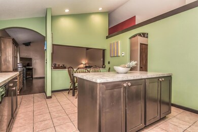 2508 SW Glacier Ave, Redmond, OR 97756 - photo 4