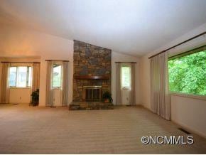 Great Room w/ Gas Fireplace