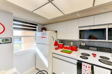 Terra Ceia Club unit 811, Palmetto, FL 34221 - photo 6