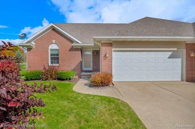 13303 Spruce Ct unit 8, Linden, MI 48451 - photo 2