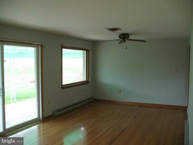 203 Palmyra Rd, Edinburg, VA 22824 - photo 5