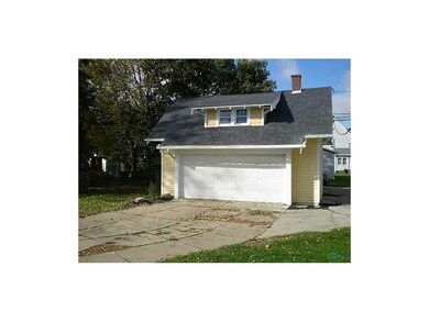 Detached Garage.