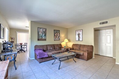 1430 E Palmdale Dr-11