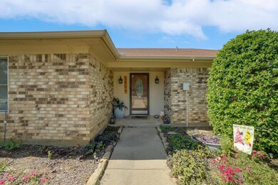 3804 Buckingham Ct, Bedford, TX 76021 - photo 4