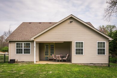 5922 E Manslick Rd, Louisville, KY 40219 - photo 6