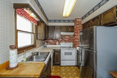 2622 S Elmwood Cir W, Cross Plains, WI 53528 - photo 5