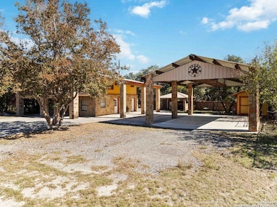 2481 Lakeshore Dr, Canyon Lake, TX 78133 - photo 4