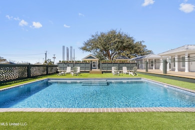 Turf & Pool