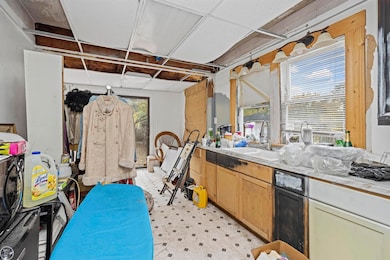 8316 Hudson Ave, Warren, MI 48089 - photo 4