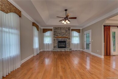 55 Oak Apple Ln, Hendersonville, NC 28792 - photo 2