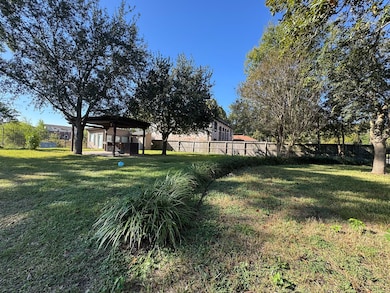 769 Lucky St, Houston, TX 77088 - photo 6