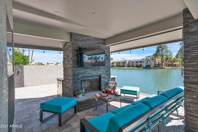 Covered Patio w Fireplace